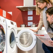 couple-buying-a-washing-machine